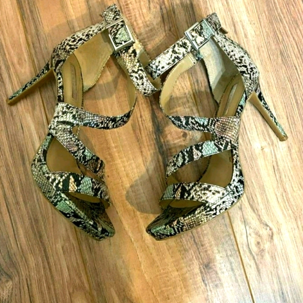 💕 BCBG heels - Picture 1 of 7